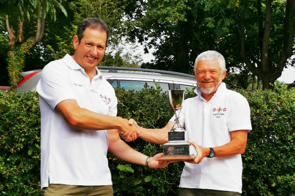 Image of Rob Lygoe receiving one of his trophies as the winner of the Autumn Meeting 2021